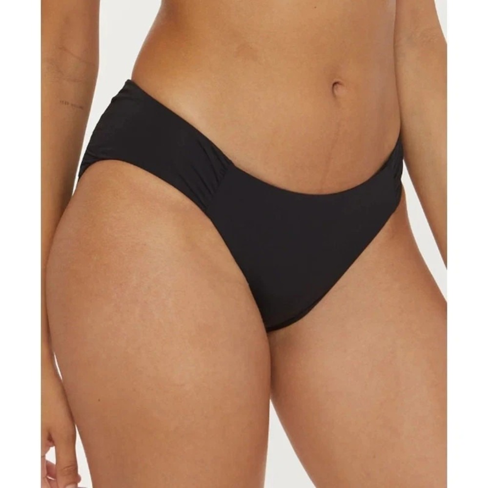 Becca Adela Hipster Bikini Bottom Scrunch Butt Size Medium NEW Black